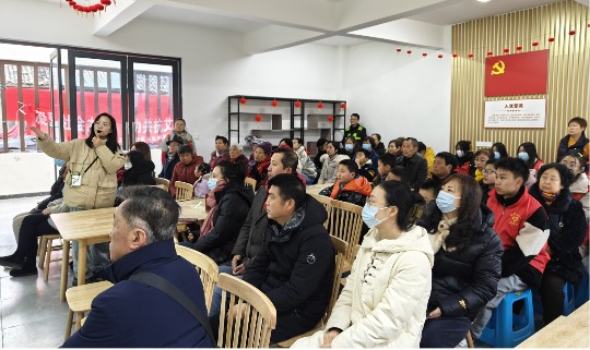 非遗彩灯文化走进唐家岩社区 传递新年祝福(图2)