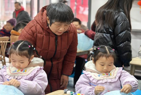 非遗彩灯文化走进唐家岩社区 传递新年祝福(图4)