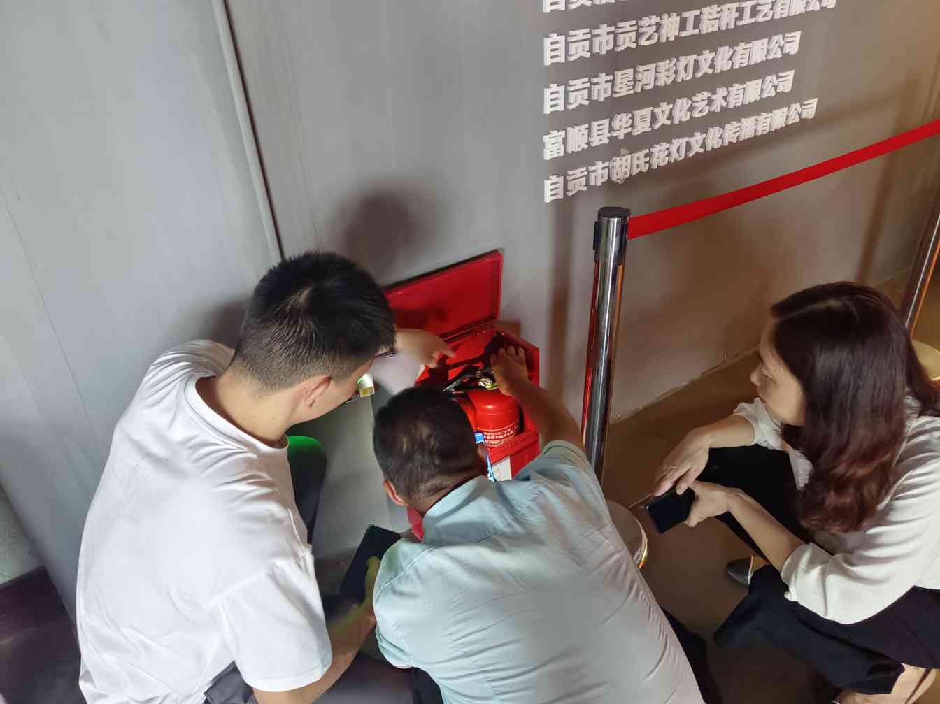 彩灯博物馆强化节前安保检查确保安全(图2) 彩灯博物馆强化节前安保检查确保安全(图2)