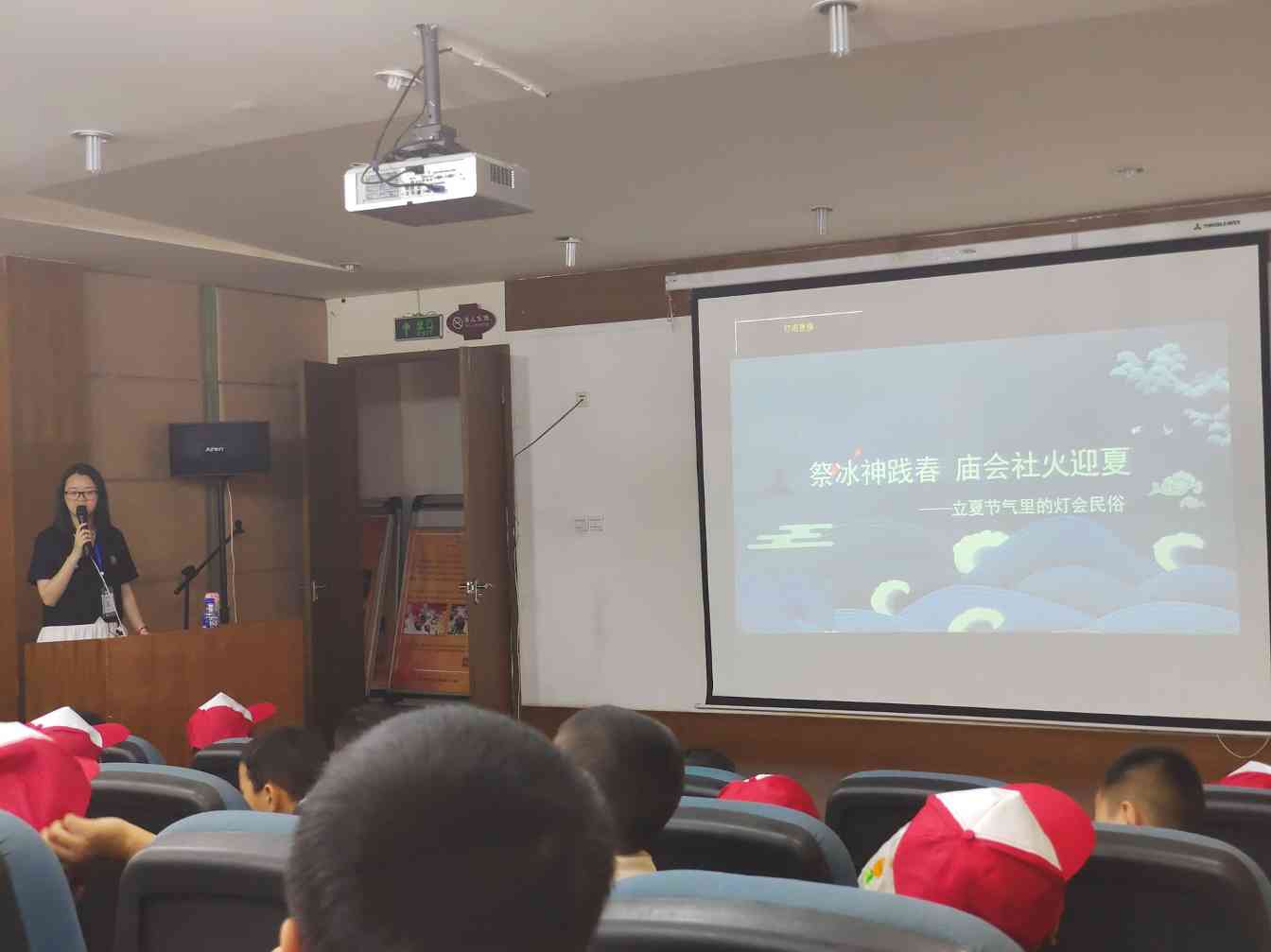 科技活动周探索非遗彩灯与现代科技融合之道(图3)