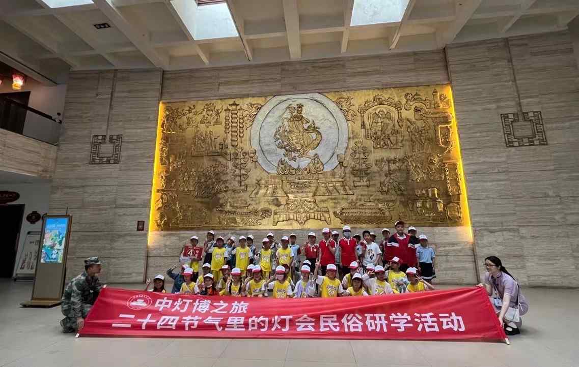 科技活动周探索非遗彩灯与现代科技融合之道(图1)