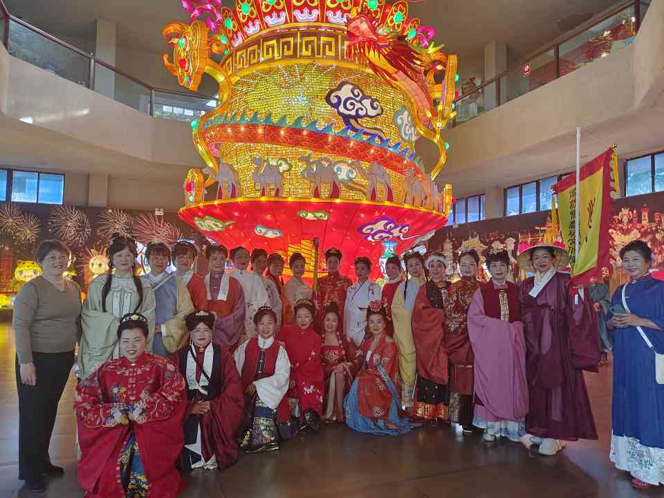 汉服推广掀起传统文化传承新热潮(图2)