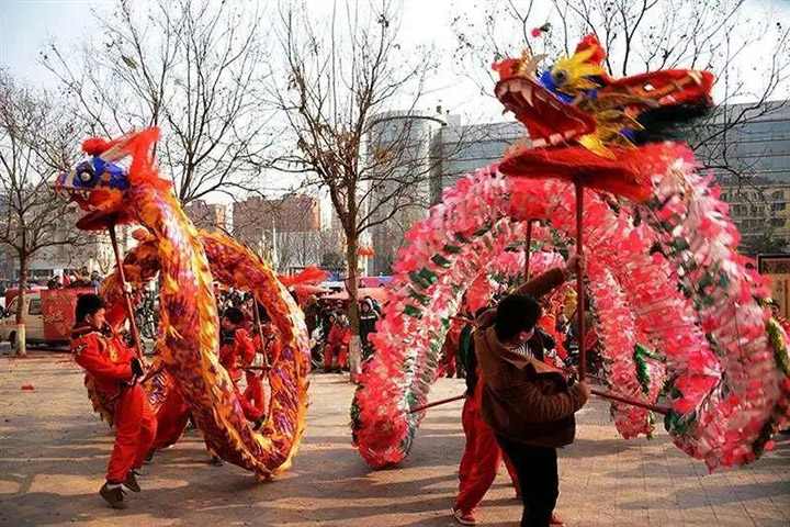 中国传统民俗曲周龙灯:非遗技艺与舞蹈的独特魅力(图1) 中国传统民俗曲周龙灯:非遗技艺与舞蹈的独特魅力(图1)
