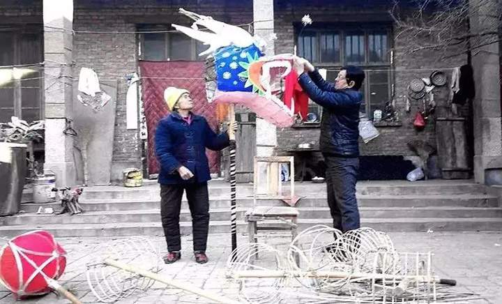 中国传统民俗曲周龙灯:非遗技艺与舞蹈的独特魅力(图4) 中国传统民俗曲周龙灯:非遗技艺与舞蹈的独特魅力(图4)