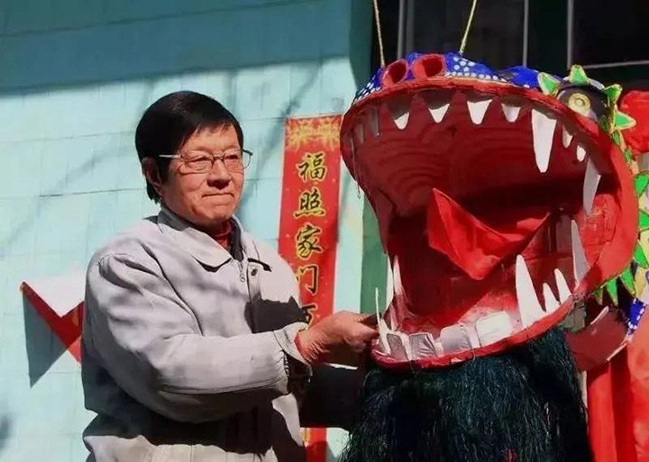 中国传统民俗曲周龙灯:非遗技艺与舞蹈的独特魅力(图9) 中国传统民俗曲周龙灯:非遗技艺与舞蹈的独特魅力(图9)