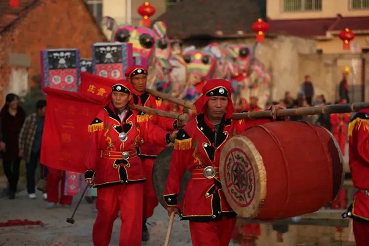 武龙灯:武术舞龙融合传统舞蹈的魅力与传承(图7) 武龙灯:武术舞龙融合传统舞蹈的魅力与传承(图7)
