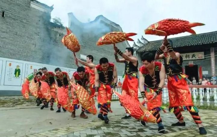 江西非遗鲤鱼灯舞:千年民俗与当代传承挑战(图1) 江西非遗鲤鱼灯舞:千年民俗与当代传承挑战(图1)