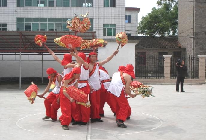 江西非遗鲤鱼灯舞:千年民俗与当代传承挑战(图5) 江西非遗鲤鱼灯舞:千年民俗与当代传承挑战(图5)