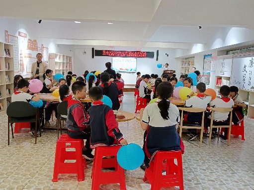 非遗文化传承:青少年在贡井区参与彩灯创作活动(图3) 非遗文化传承:青少年在贡井区参与彩灯创作活动(图3)