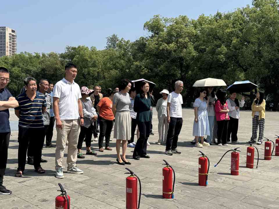 中国彩灯博物馆开展消防应急演练 夯实安全防线(图3) 中国彩灯博物馆开展消防应急演练 夯实安全防线(图3)