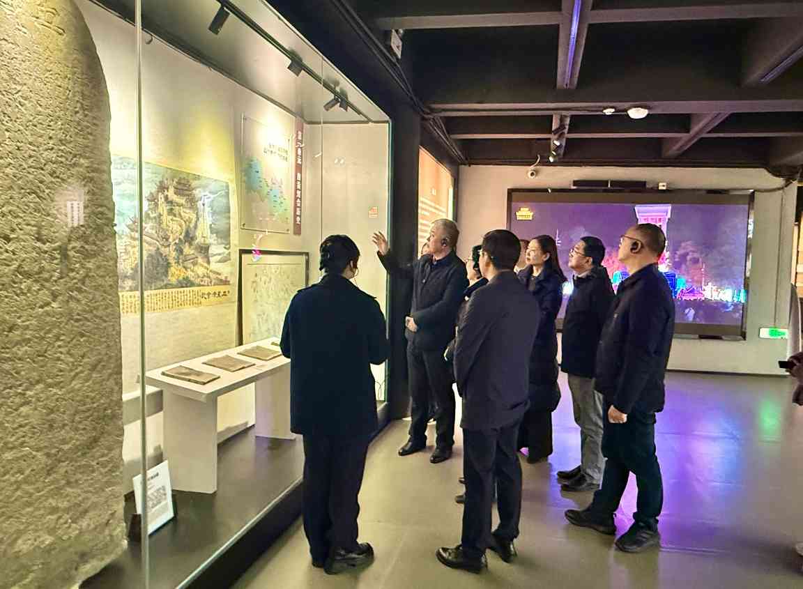 省文旅厅领导调研中国彩灯博物馆发展及未来规划(图1) 省文旅厅领导调研中国彩灯博物馆发展及未来规划(图1)