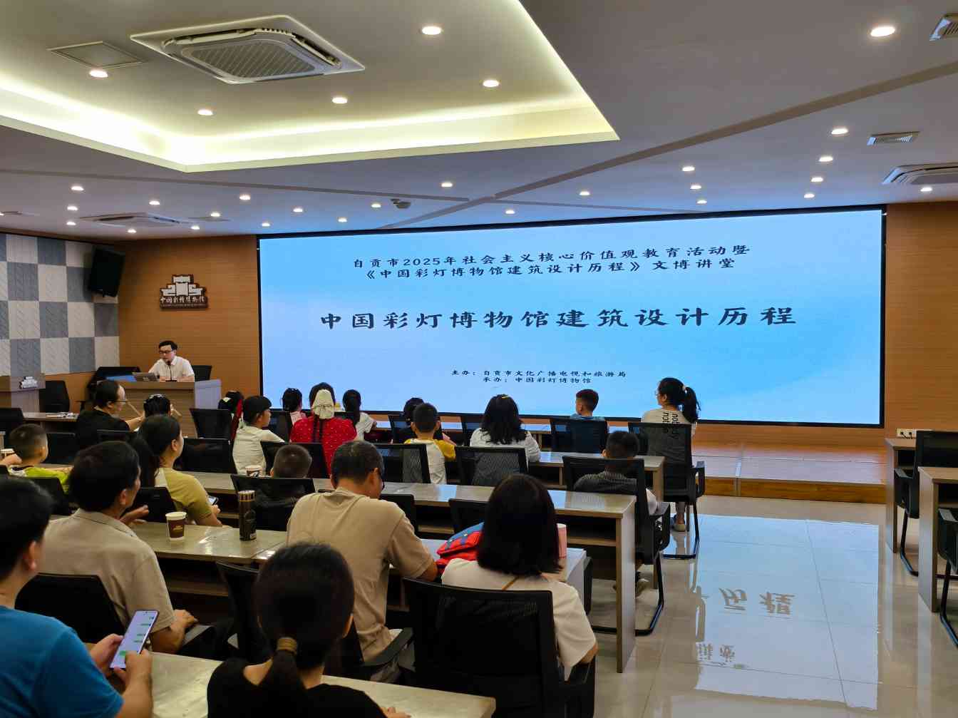 青少年彩灯文化教育活动促进传统技艺传承(图1) 青少年彩灯文化教育活动促进传统技艺传承(图1)
