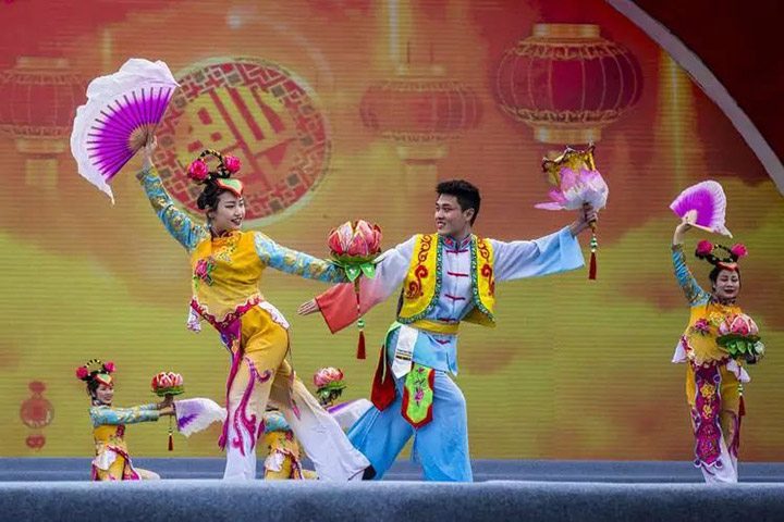“灯舞贺冬奥”国家级非遗涉灯类传统体育传统舞蹈项目线上展示活动之二:古蔺花灯(图3) “灯舞贺冬奥”国家级非遗涉灯类传统体育传统舞蹈项目线上展示活动之二:古蔺花灯(图3)