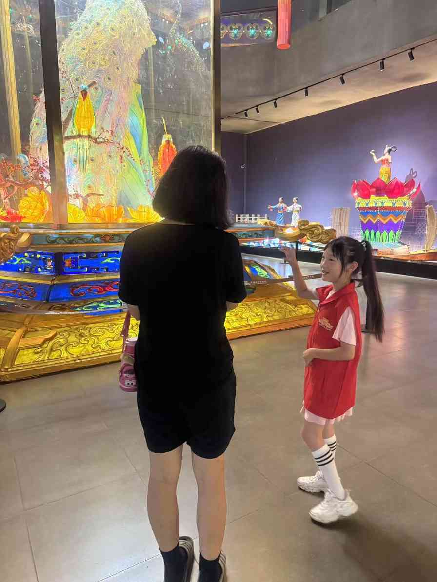 小小身影点亮文化传承路！中国彩灯博物馆 “小小志愿者”暑期培训班圆满结业(图10)