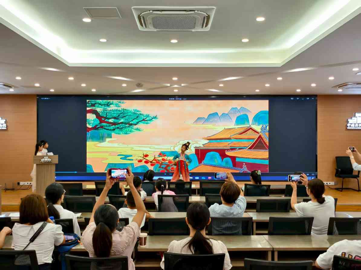 小小身影点亮文化传承路!中国彩灯博物馆 “小小志愿者”暑期培训班圆满结业(图11) 小小身影点亮文化传承路!中国彩灯博物馆 “小小志愿者”暑期培训班圆满结业(图11)
